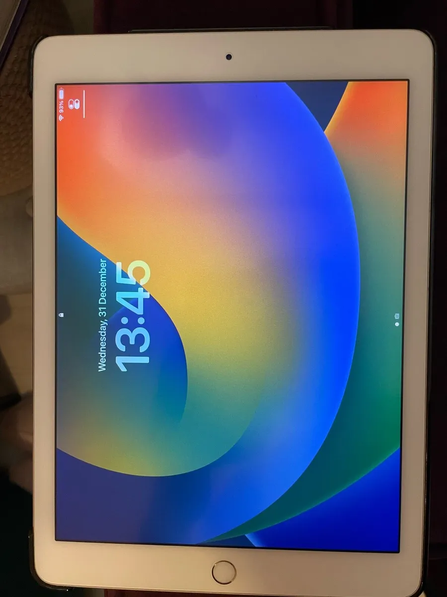 iPad Pro 1st Gen (wifi) 32gb mint condition - Image 1