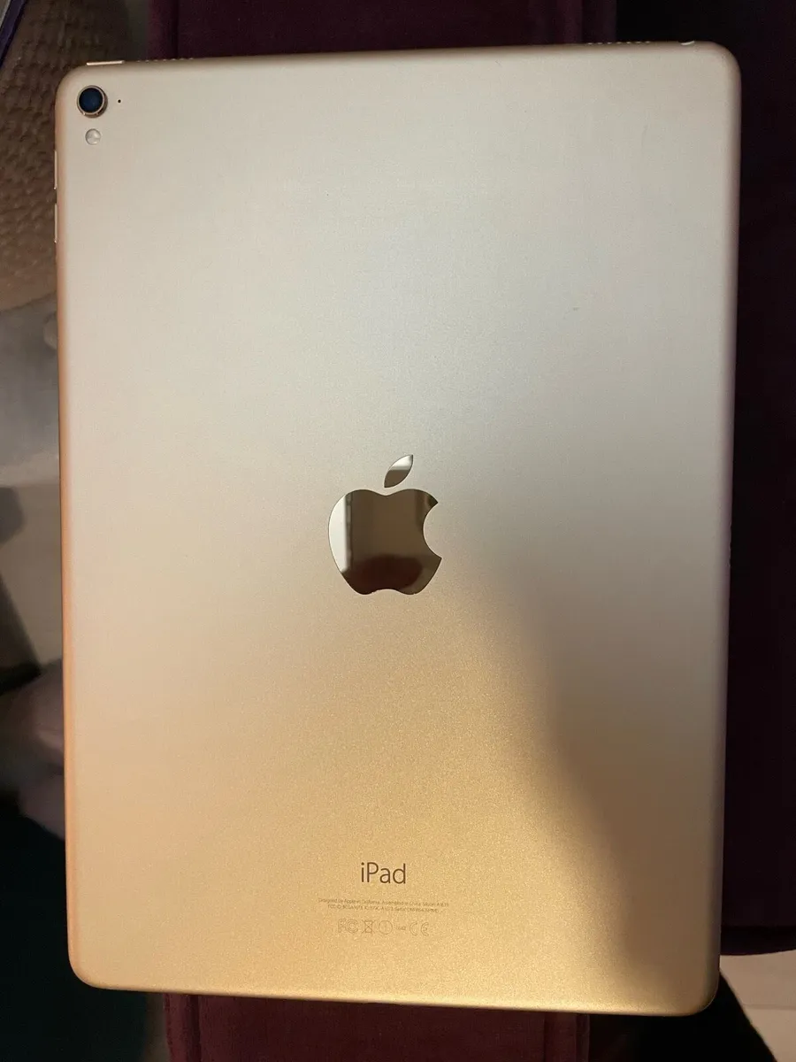 iPad Pro 1st Gen (wifi) 32gb mint condition - Image 3