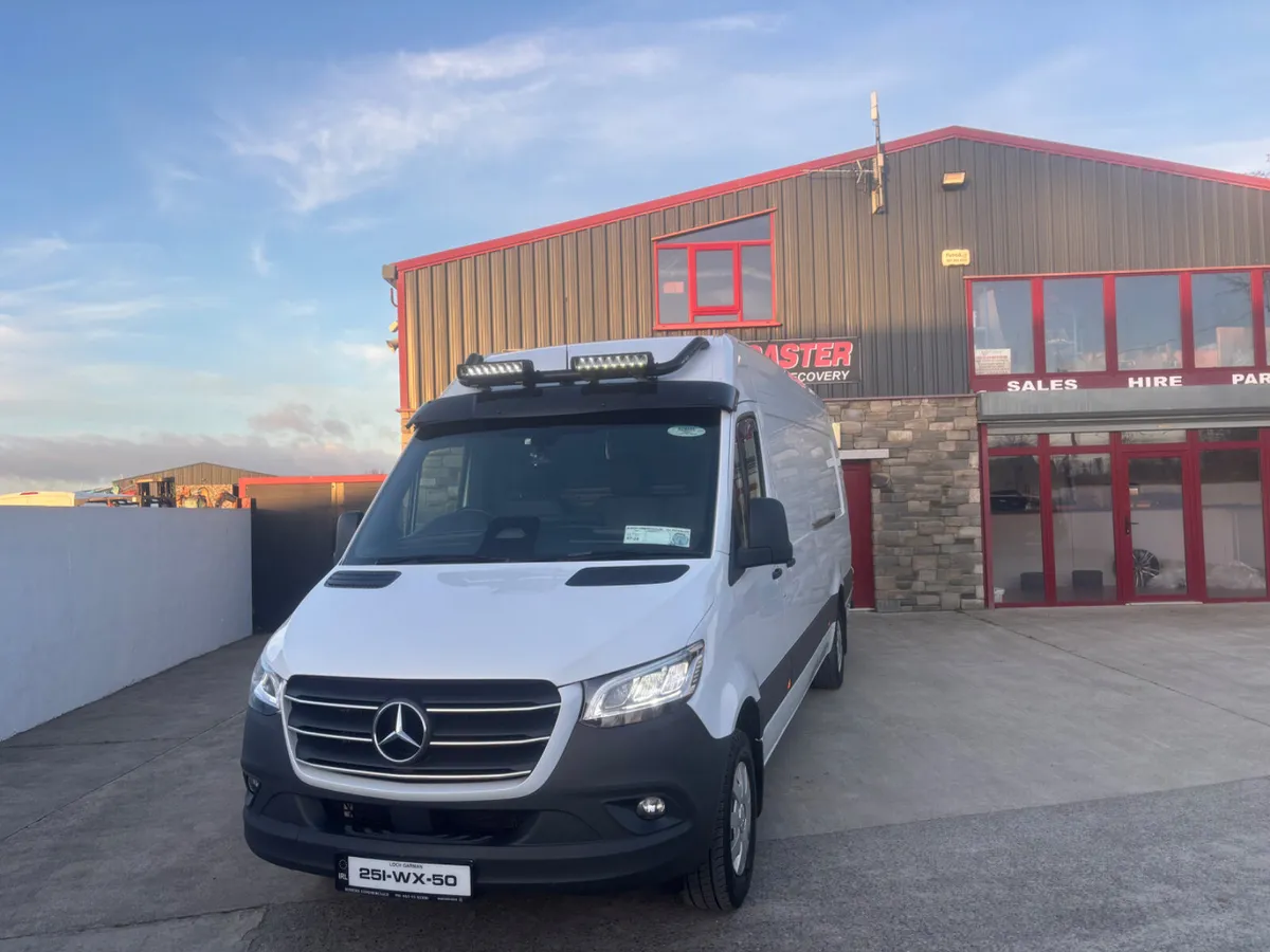 Mercedes-Benz Sprinter 2025 - Image 3