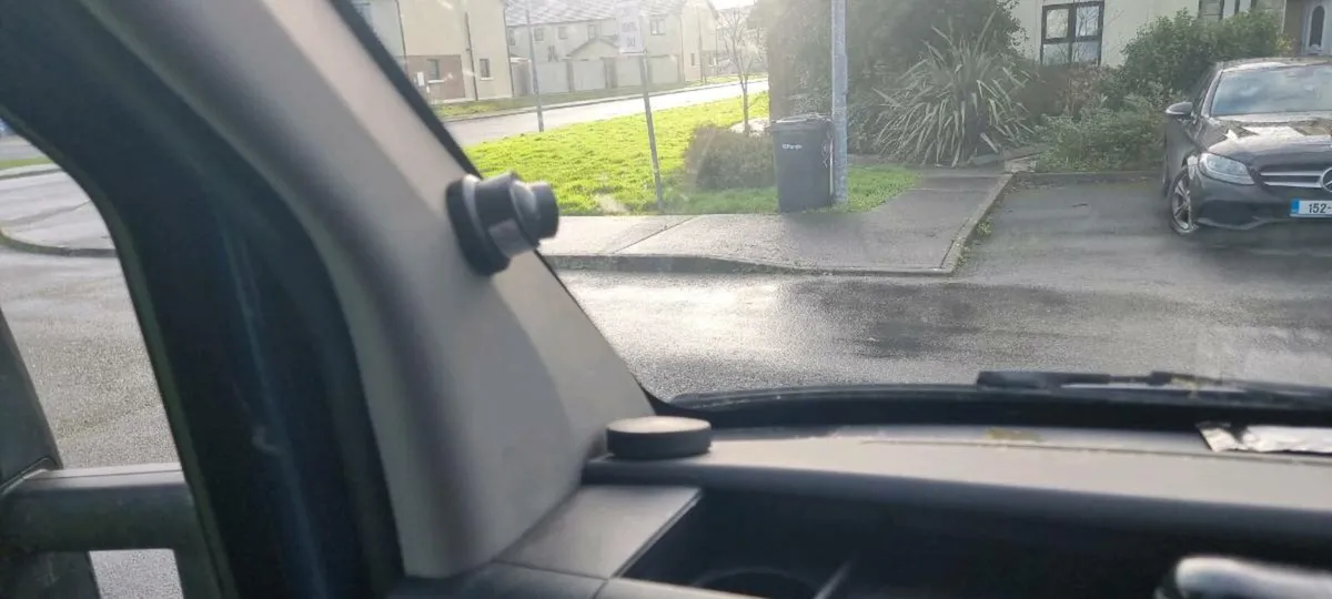 Mercedes sprinter Fully enclosed box van with tail - Image 1