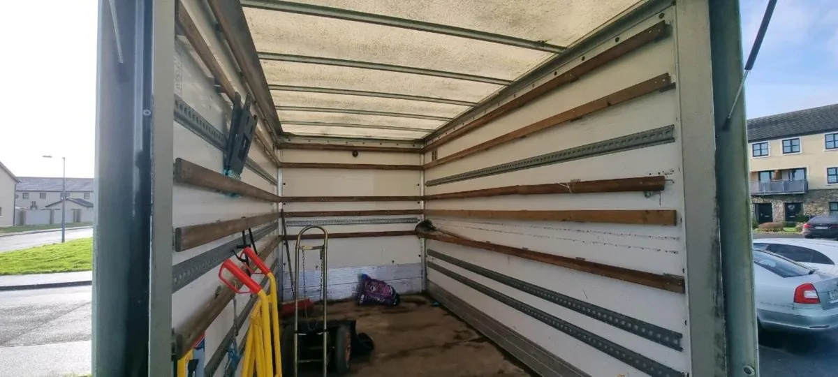 Mercedes sprinter Fully enclosed box van with tail - Image 2