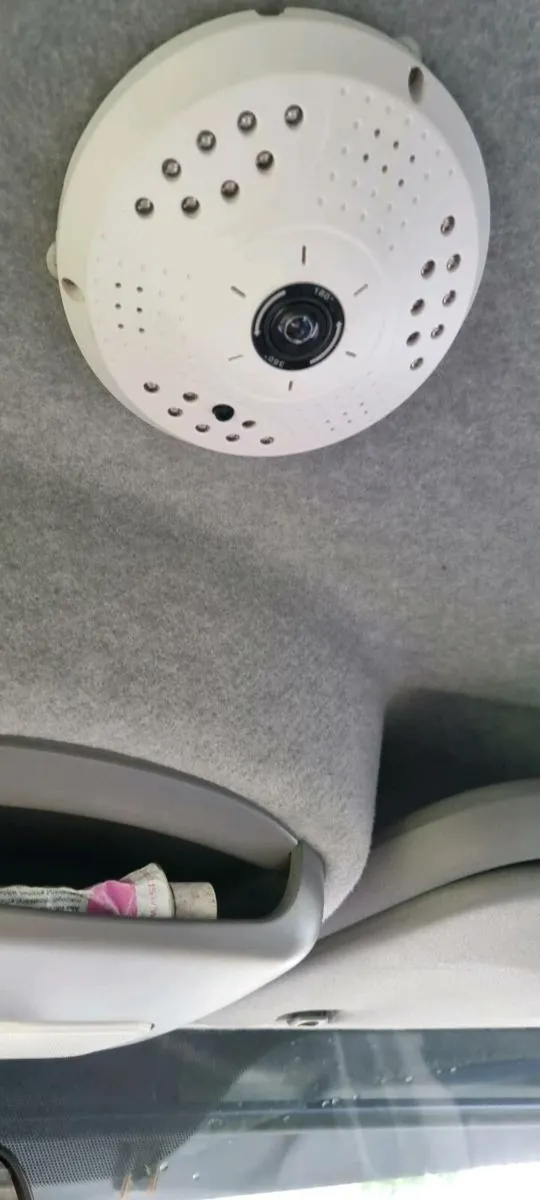 Mercedes sprinter Fully enclosed box van with tail - Image 3