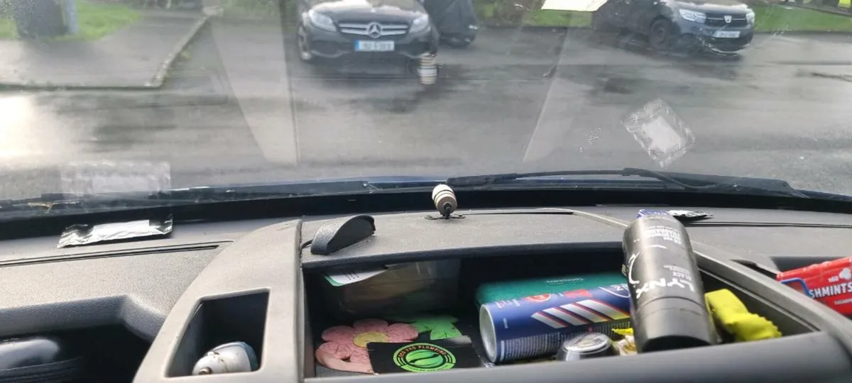 Mercedes sprinter Fully enclosed box van with tail - Image 4