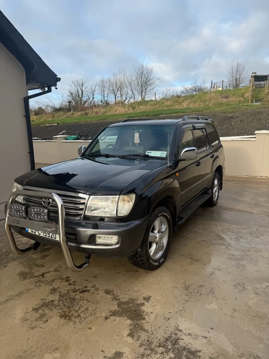 Toyota Amazon crew cab - Image 1