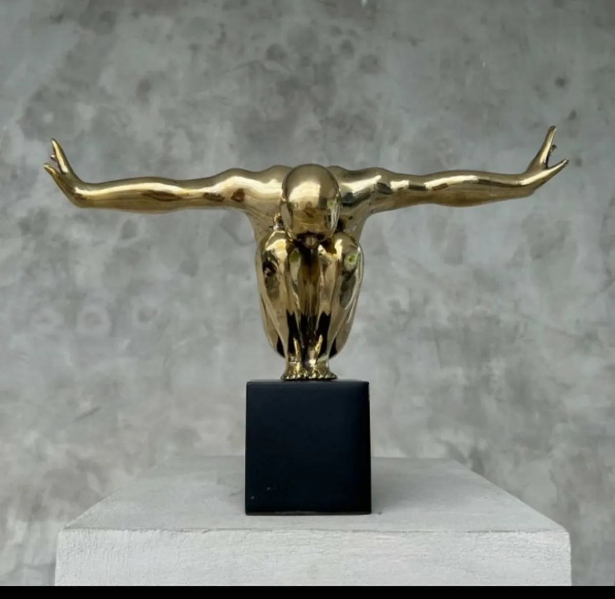 Bronze statue of a male swimmer - Image 3