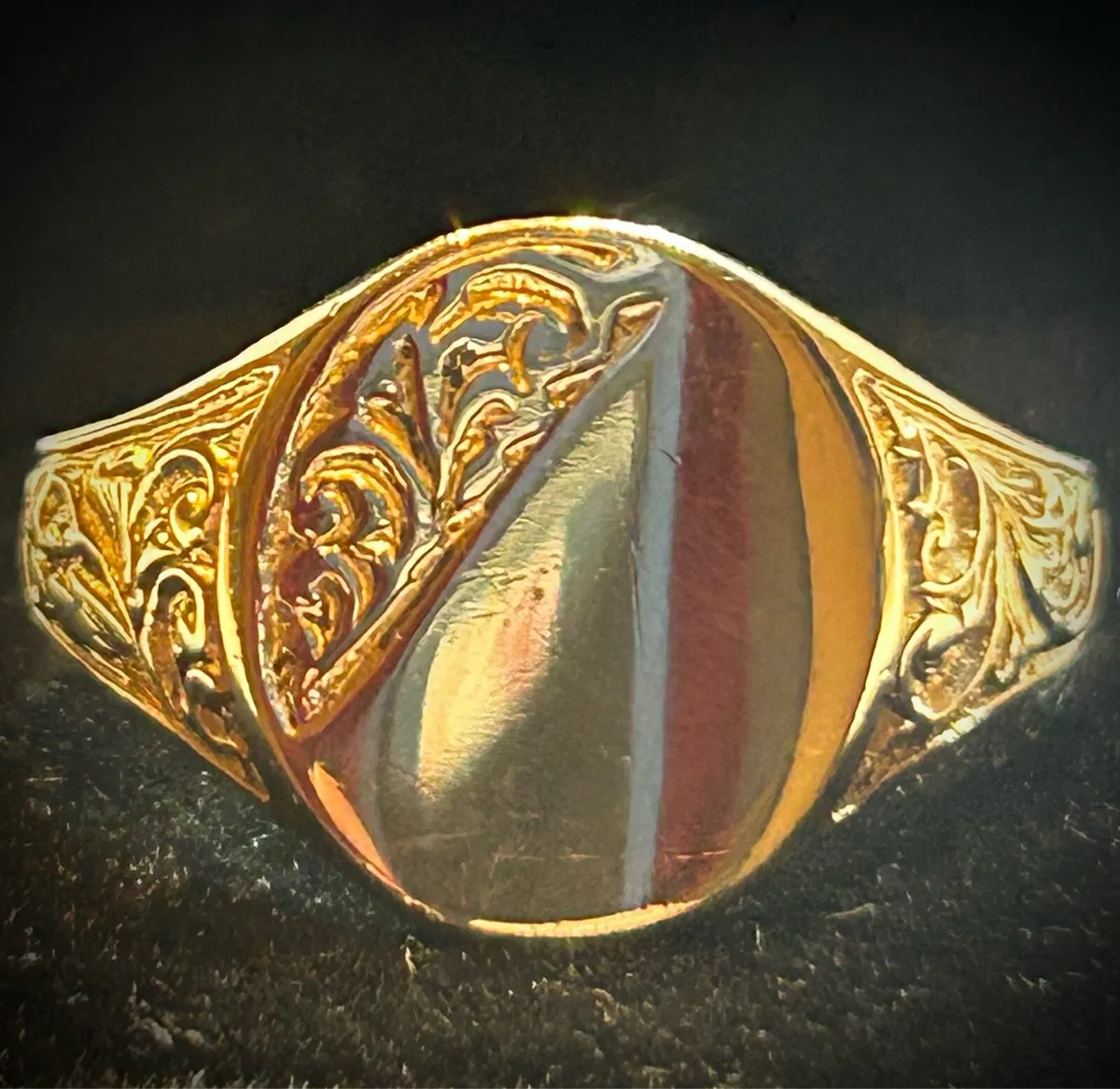 9k Gold Gents Signet Ring - Image 1
