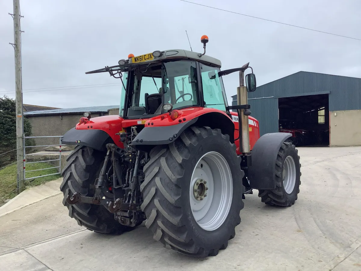 2011 MF 6490 - Image 4