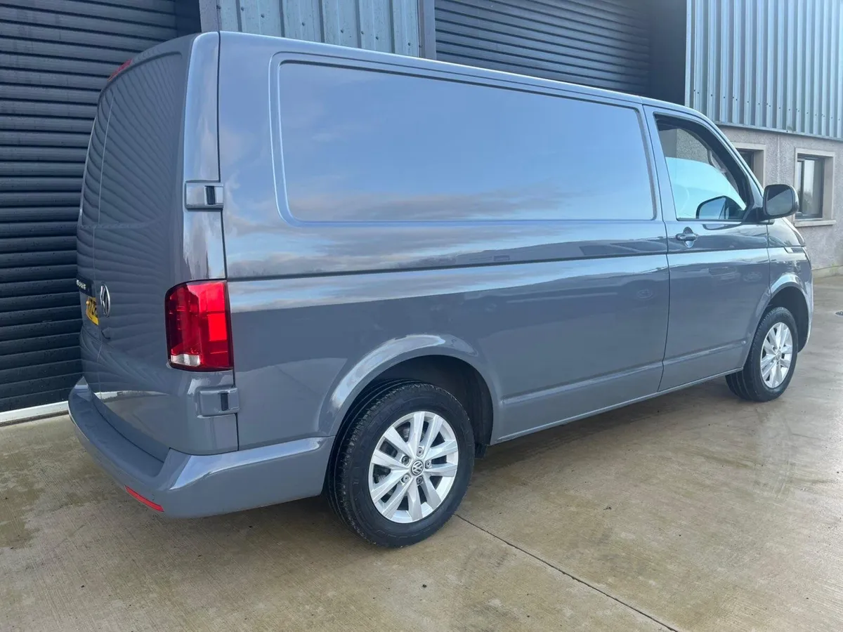Volkswagen Transporter 2021 - Image 2