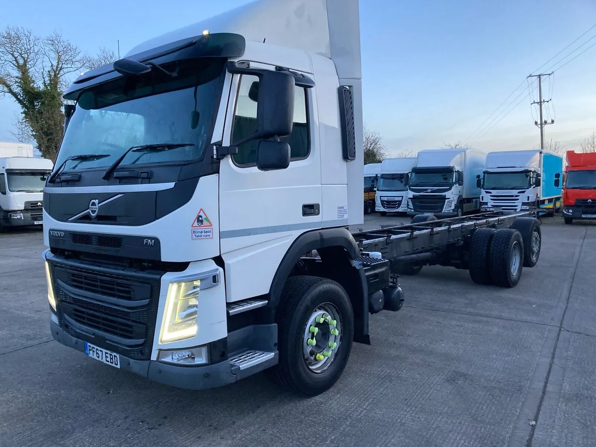 2018 Volvo FM day cab6x2 30 ft chassis cab - Image 2
