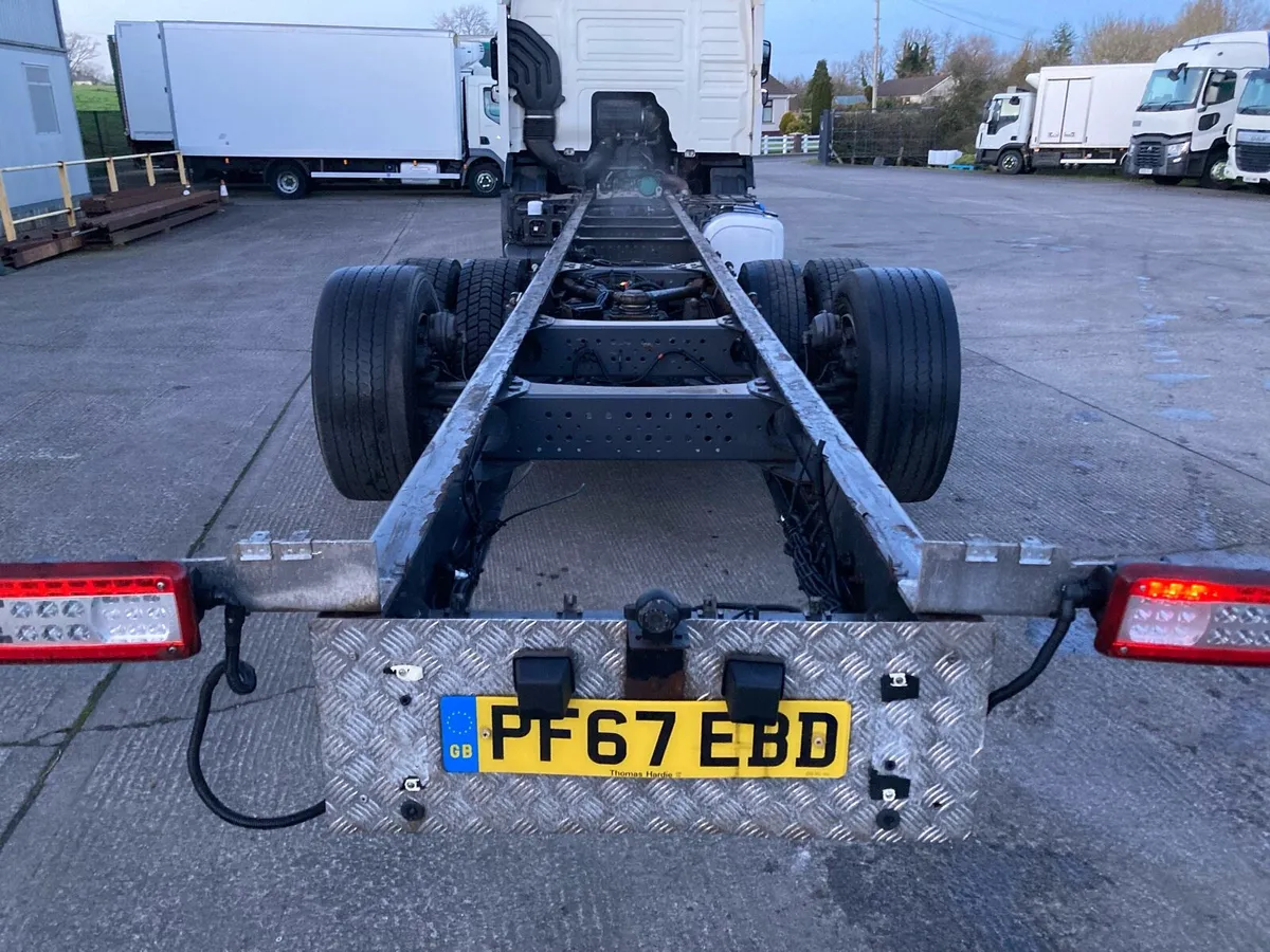 2018 Volvo FM day cab6x2 30 ft chassis cab - Image 3