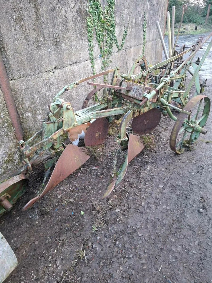 Vintage engines and items - Image 3