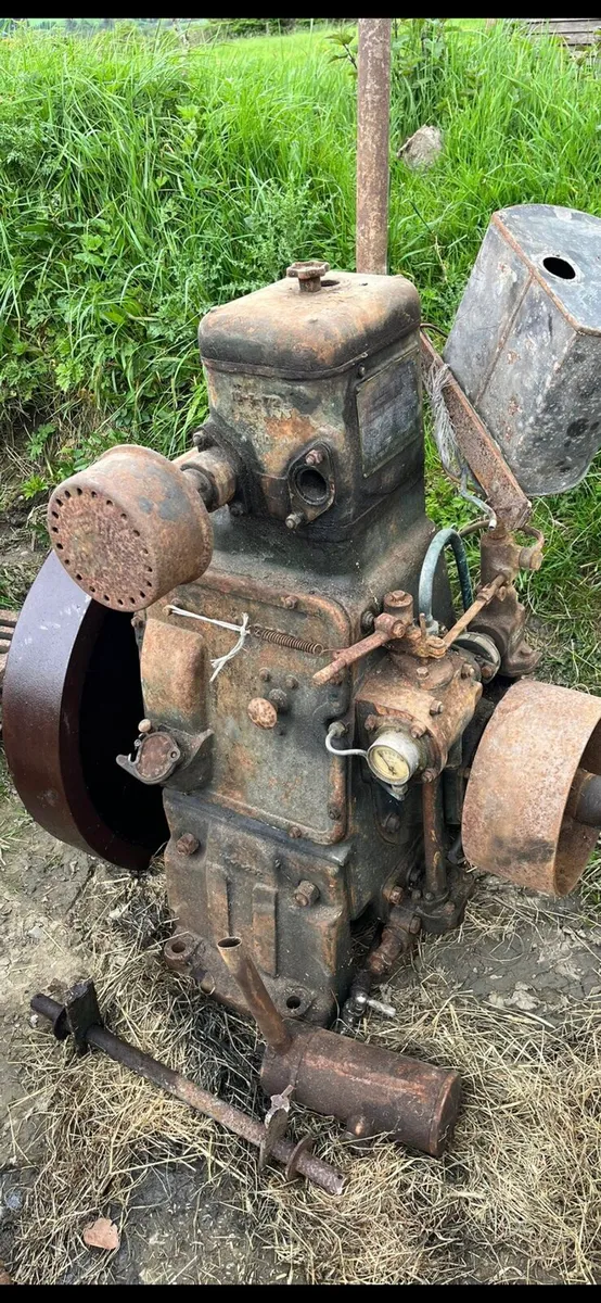 Vintage engines and items - Image 4