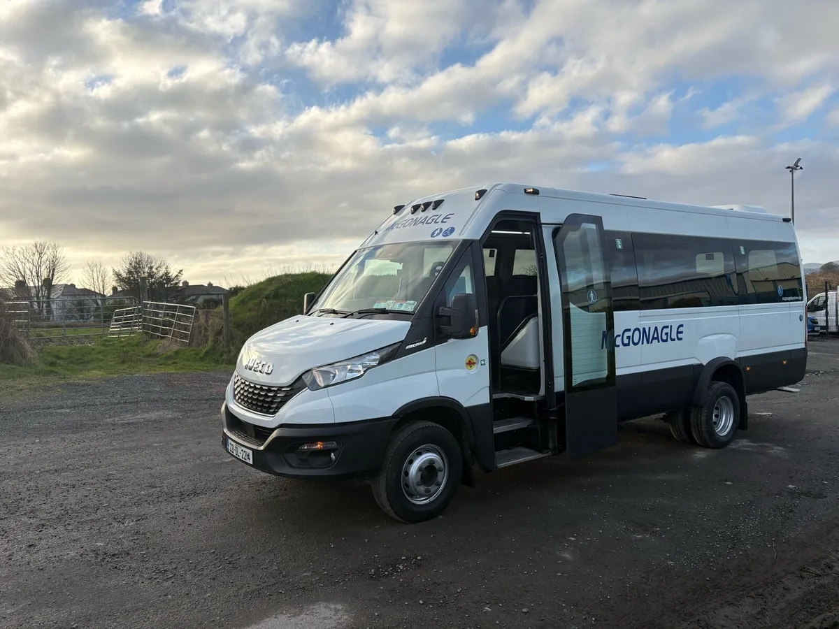 Iveco 22 Seater Wheelchair Accessible - Image 2