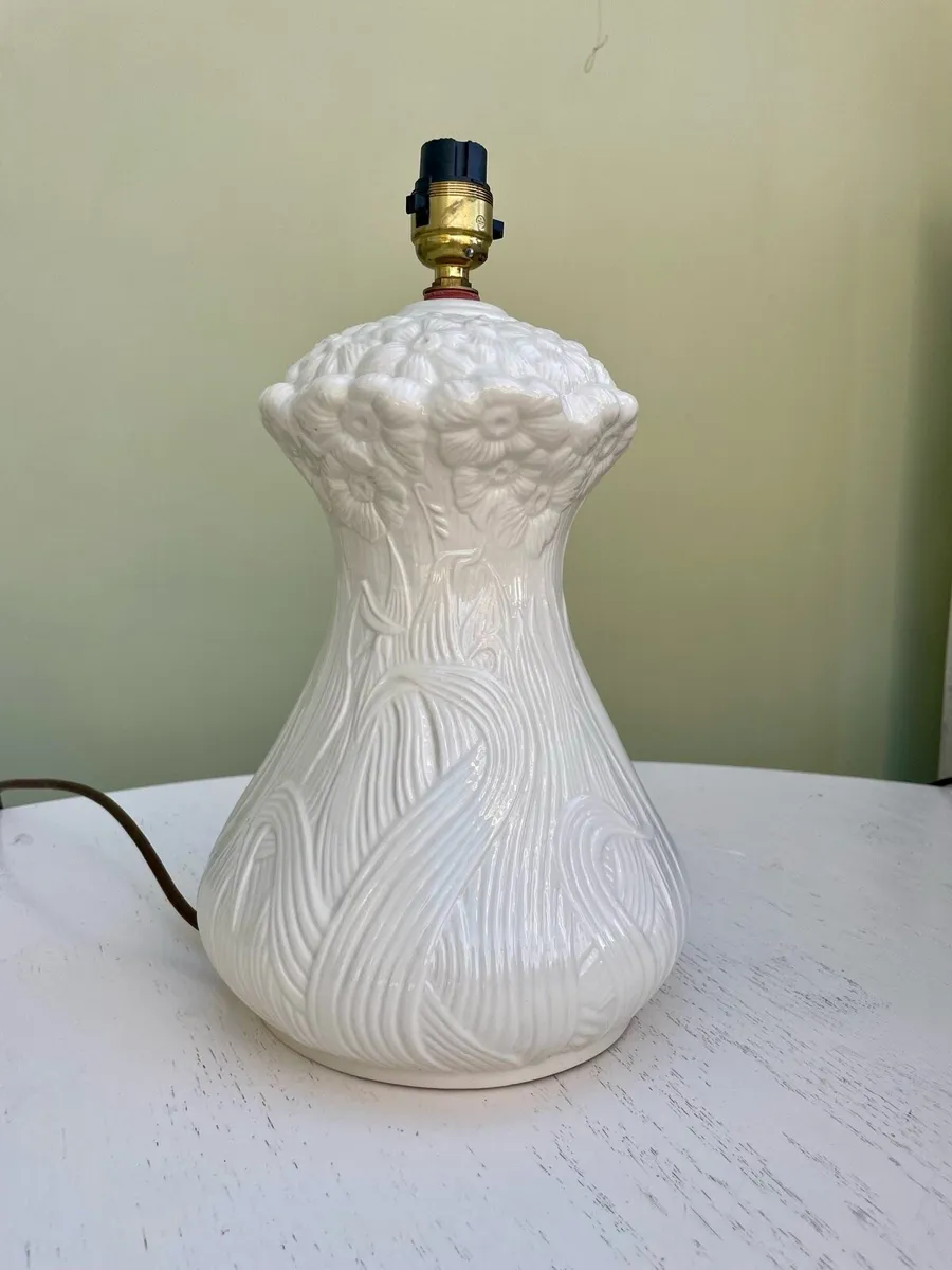 Belleek Table lamp - Image 2
