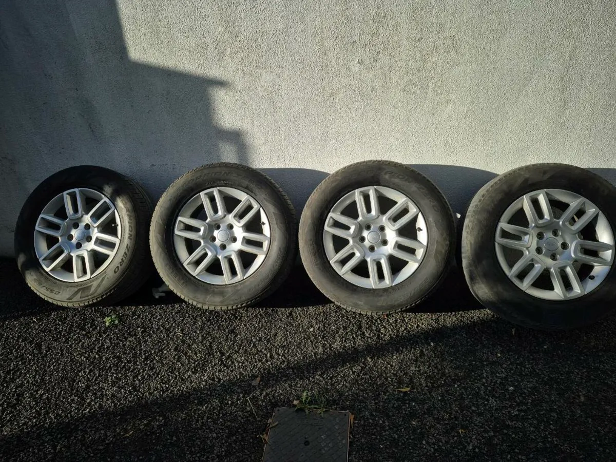 Landrover Alloy Wheels. Great Condition - Image 1