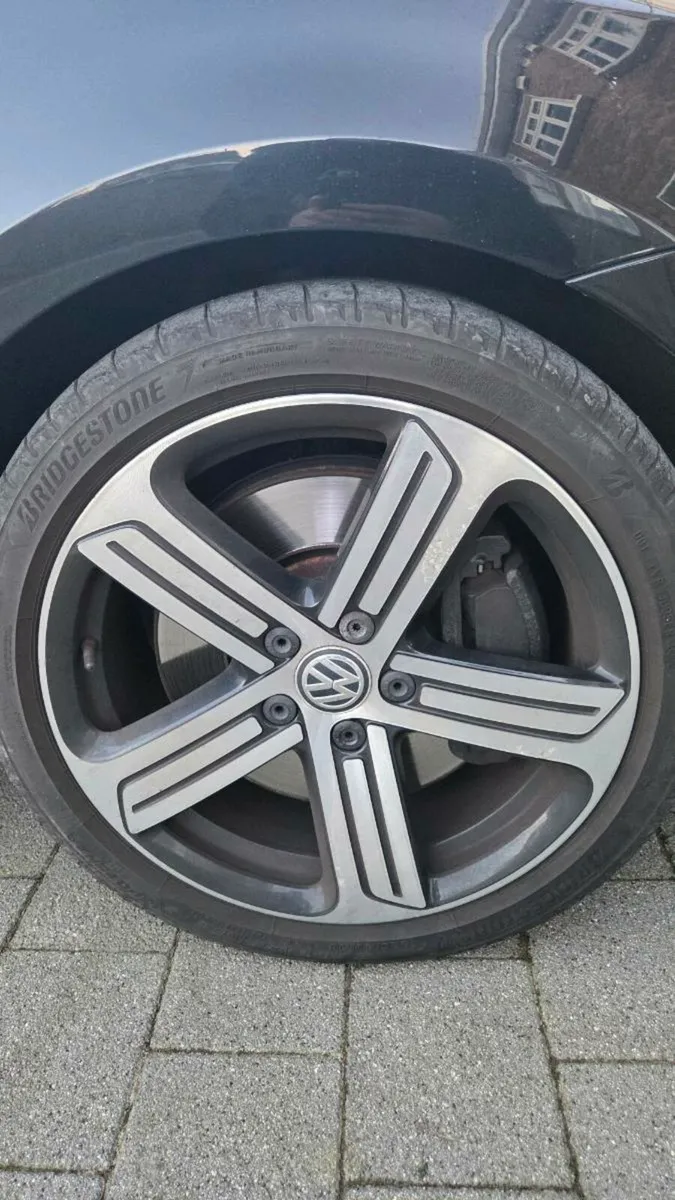 Genuine 18" Cadiz alloys - Image 1
