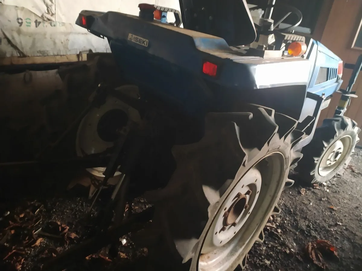 ISEKI 4 WHEEL DRIVE COMPACT TRACTOR ONLY 451 HOURS - Image 4