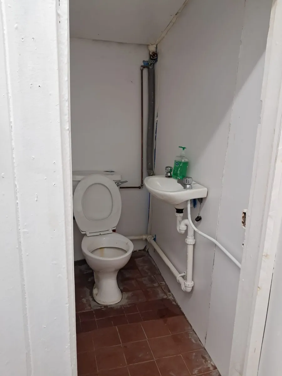 Commercial property for rent - Image 2