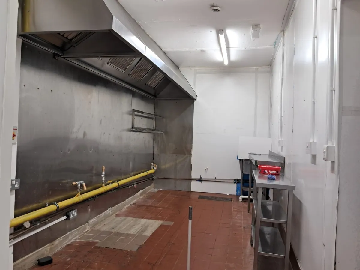 Commercial property for rent - Image 4