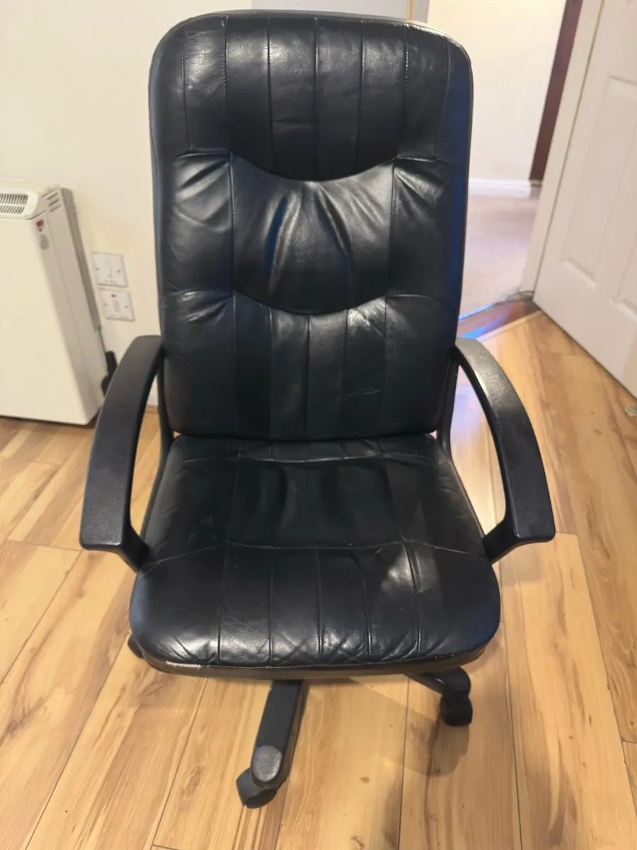 Headset and chair great deal - Image 2