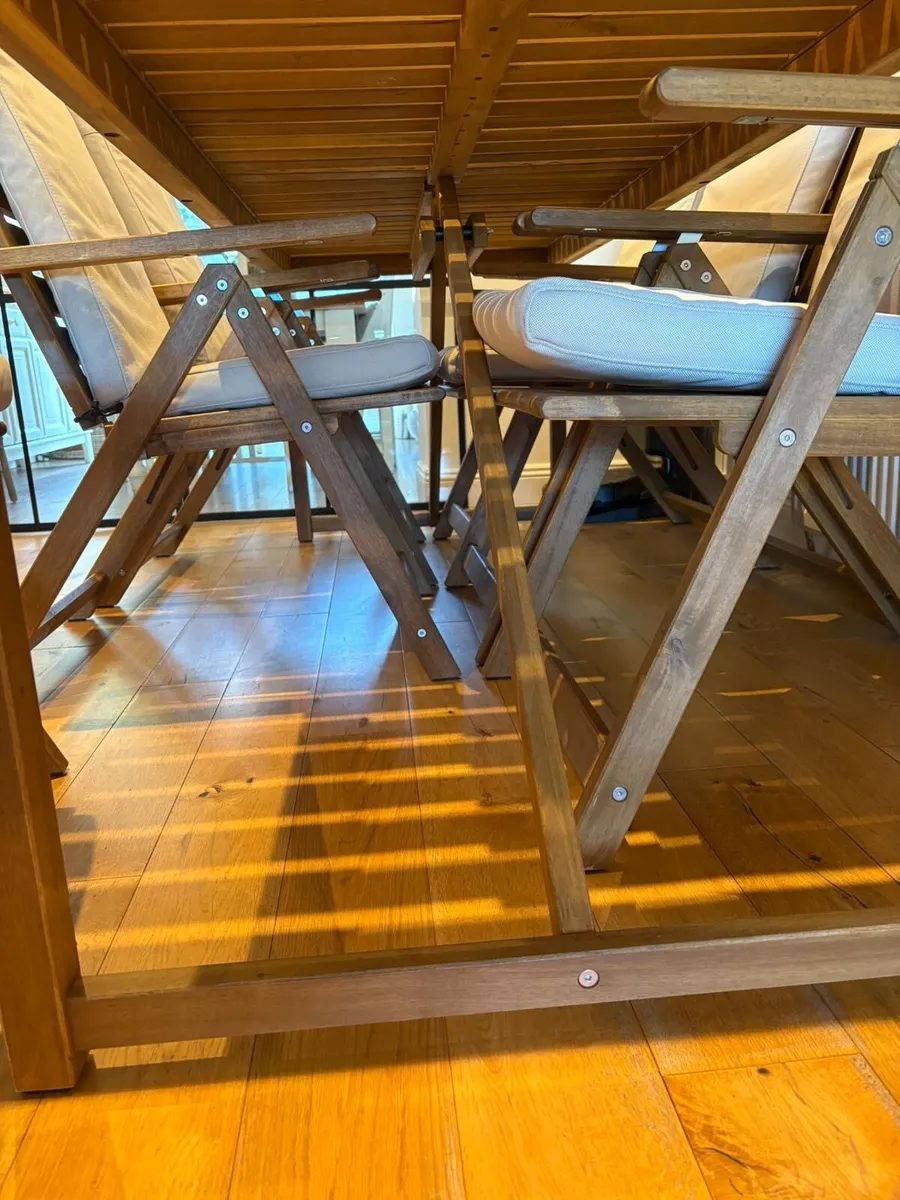 Set of table and chairs - Image 2