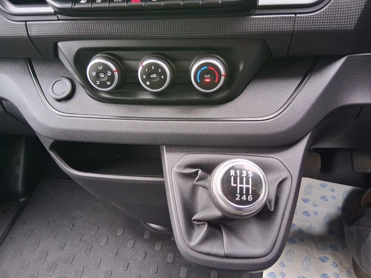 Renault Trafic 2023 - Image 4
