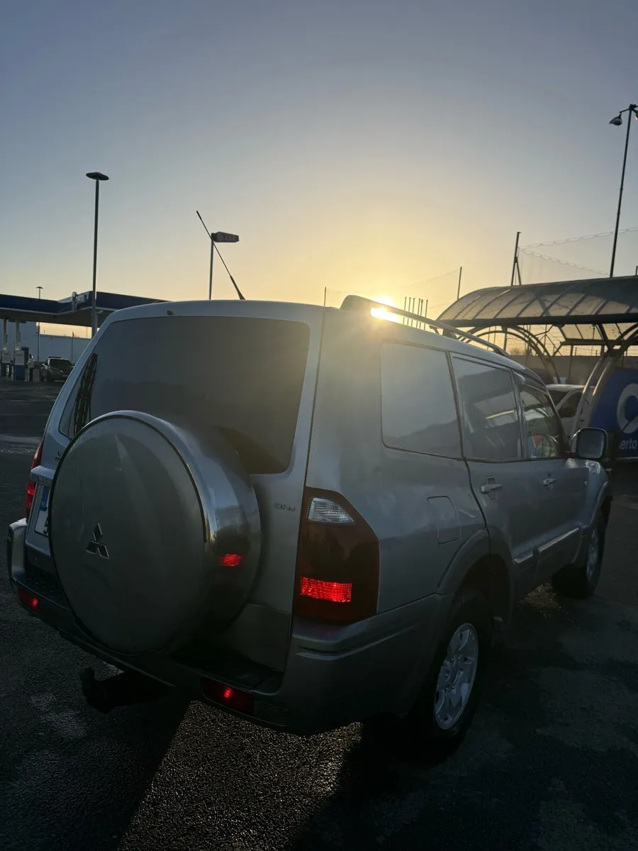 MITSUBISHI PAJERO LWB 2004 low mileage - Image 3
