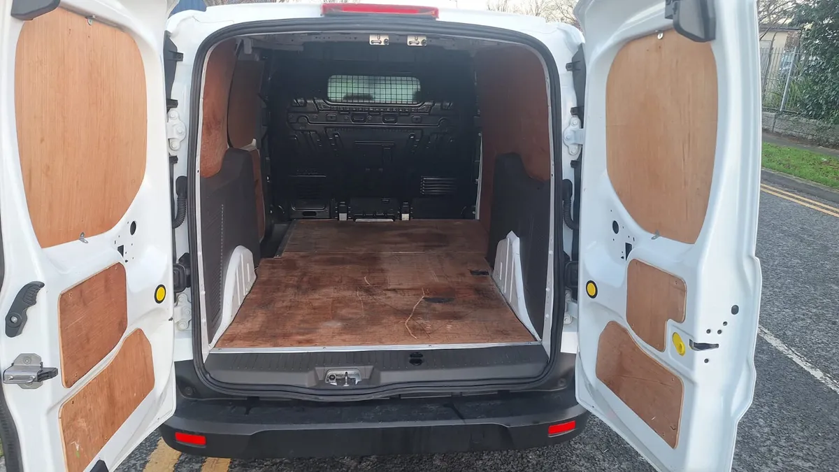 Ford Connect LWB Trend 2022 - Image 3