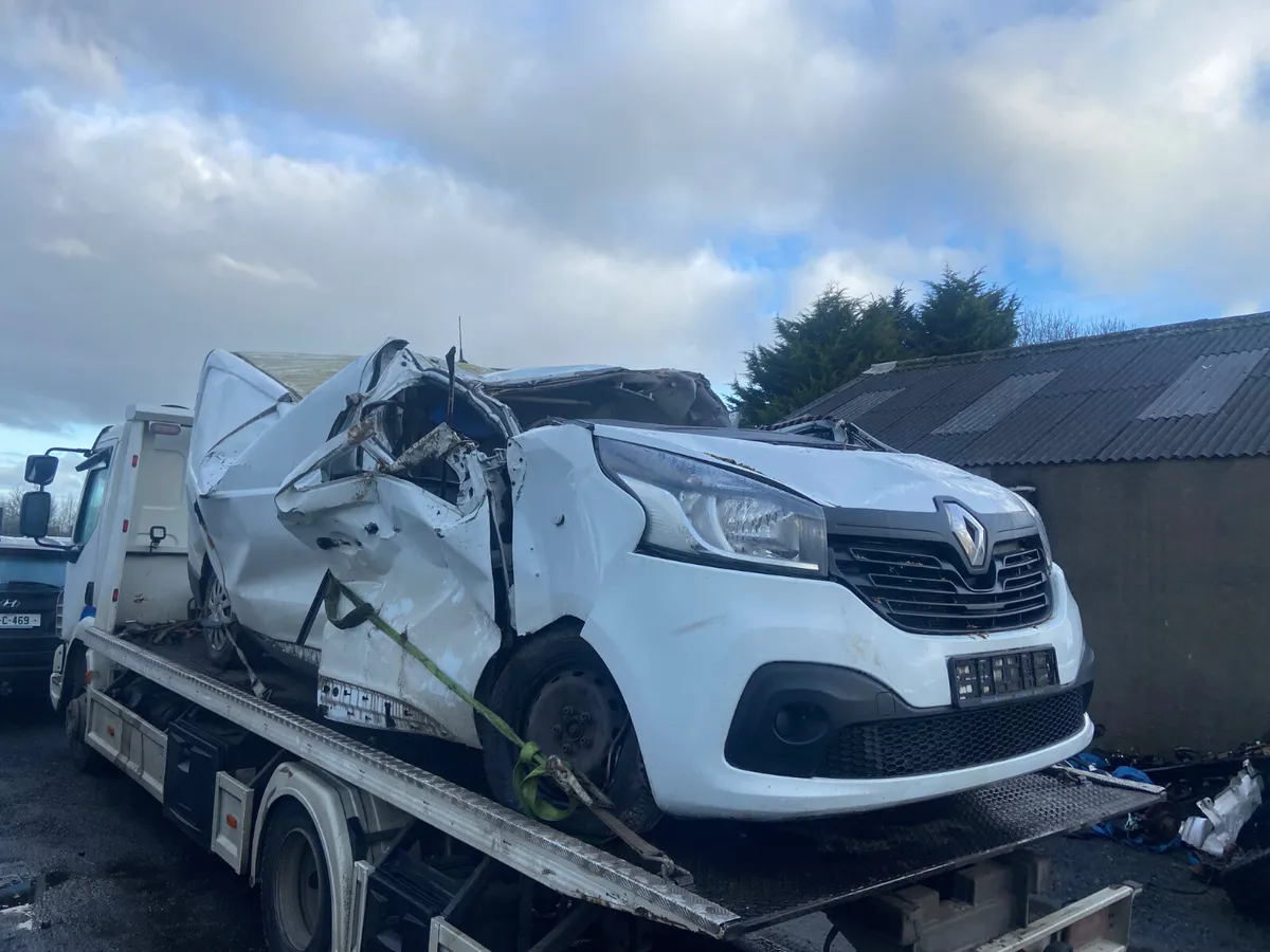 2017 Renault traffic for breaking - Image 1