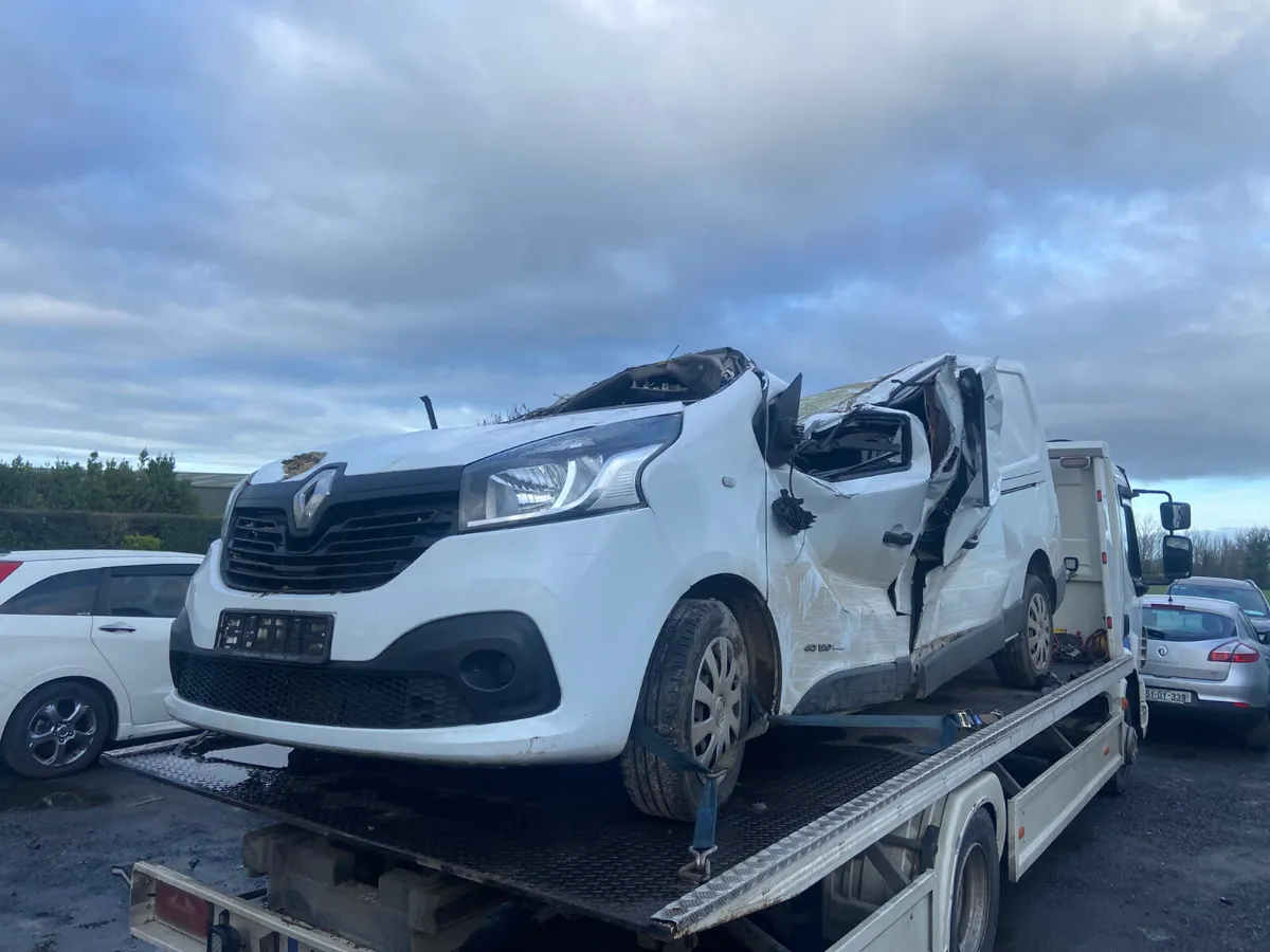 2017 Renault traffic for breaking - Image 2