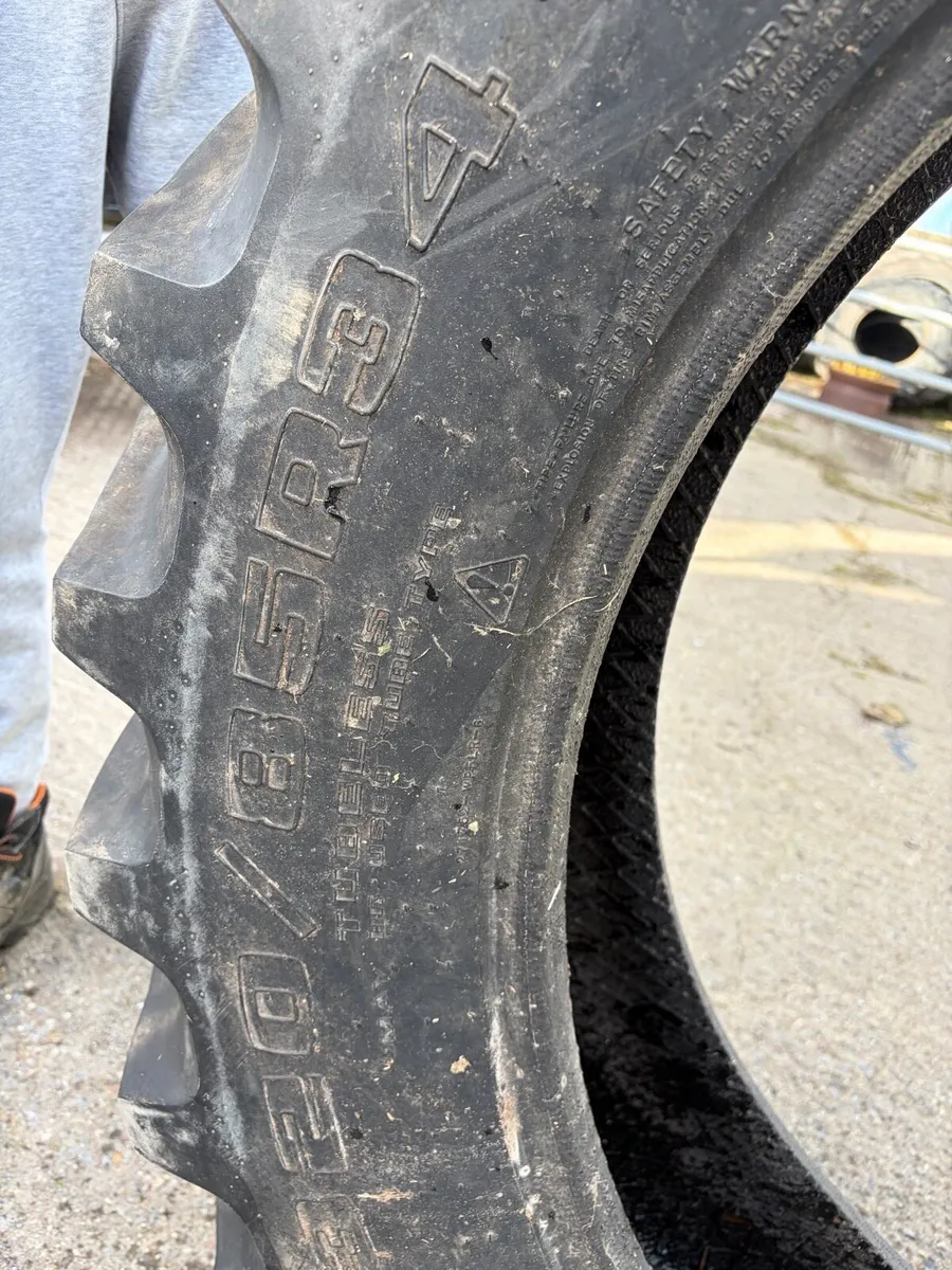 320 85 34 Tyres & 8-18 tyres and rims - Image 3