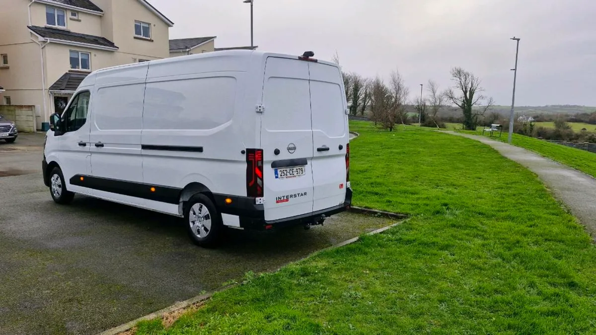 Nissan Interstar SV Premium 150 Automatic L3H2 - Image 4