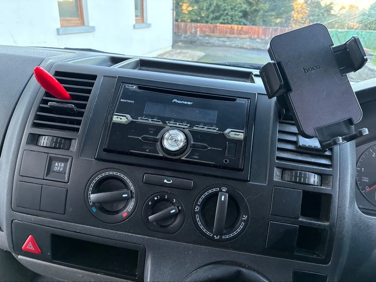 Volkswagen Transporter 2007 - Image 2