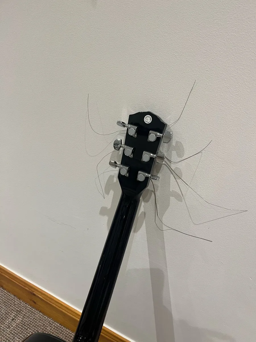 Fender guitar - Image 4