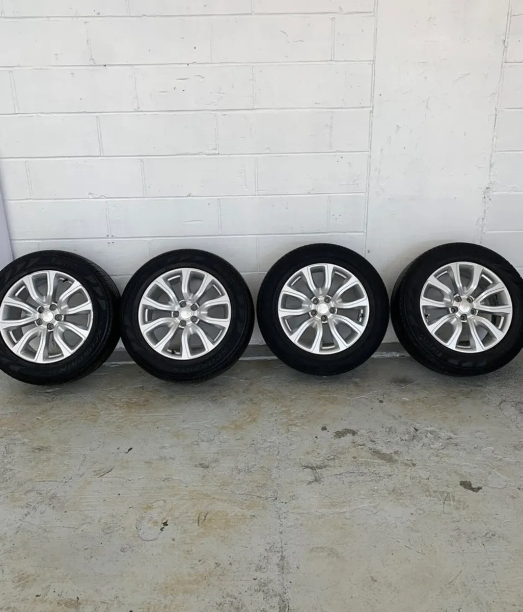 For sale 18 inch Alloys for RangeRover evoque