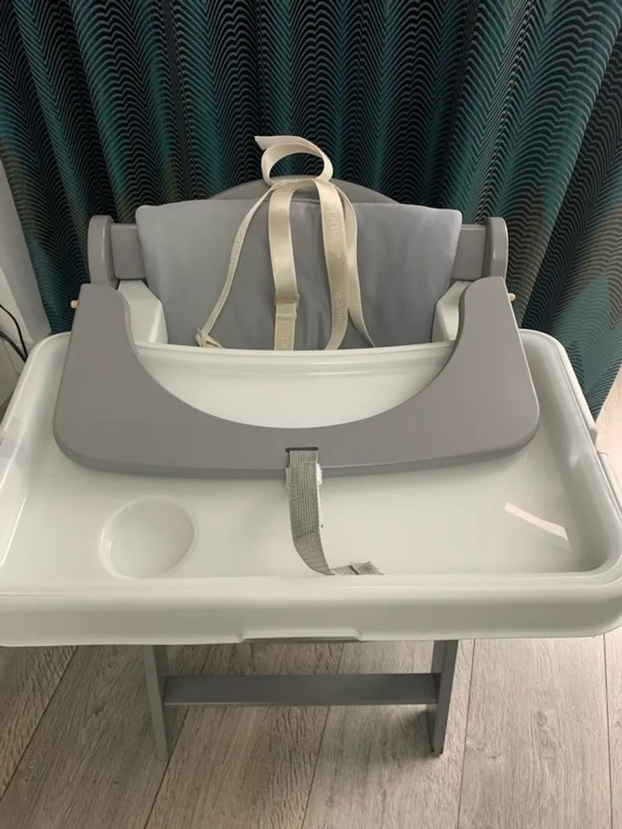 Hauck high chair 2 in 1 - Image 3
