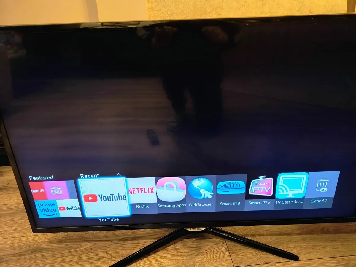 42 inc Samsung  Smart tv - Image 1