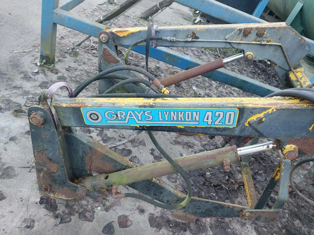 Grays loader - Image 1