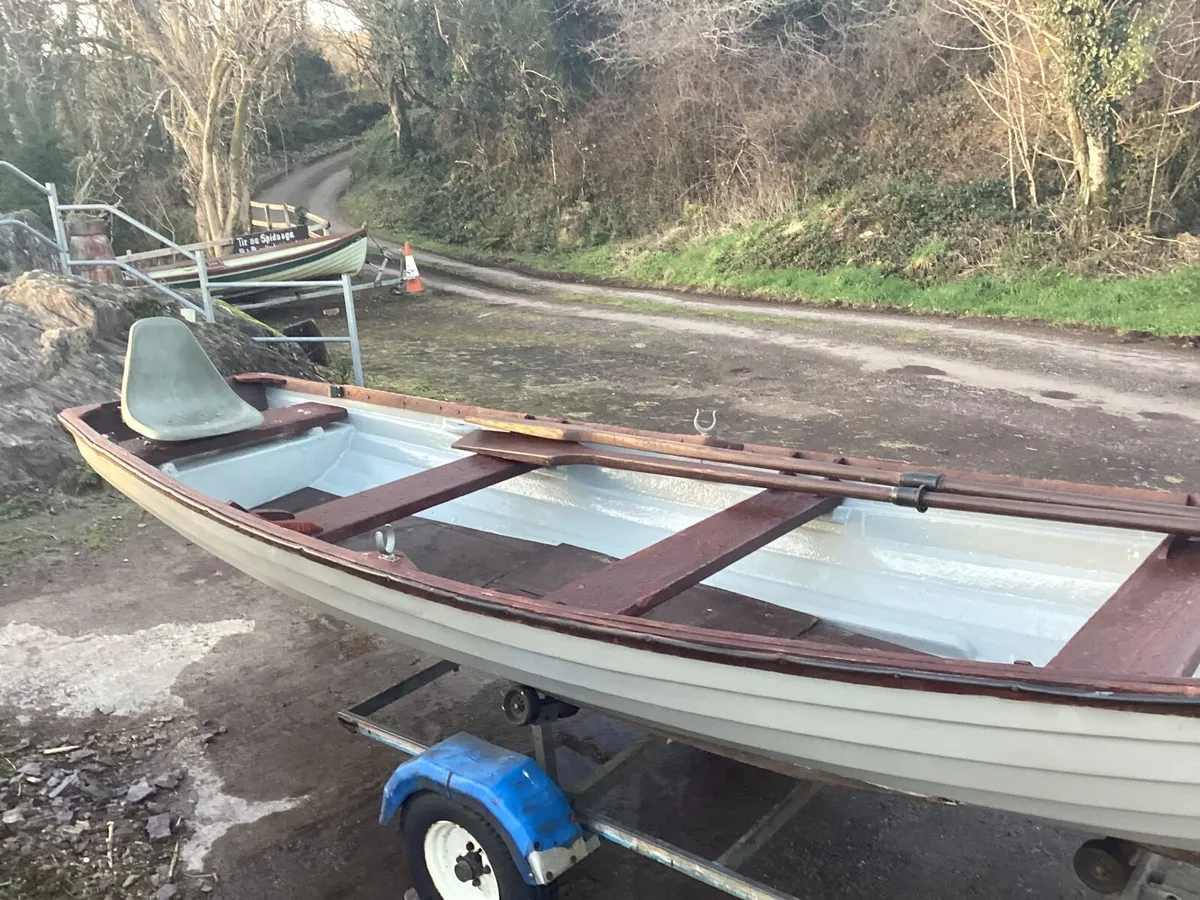 Lake boat - Image 4