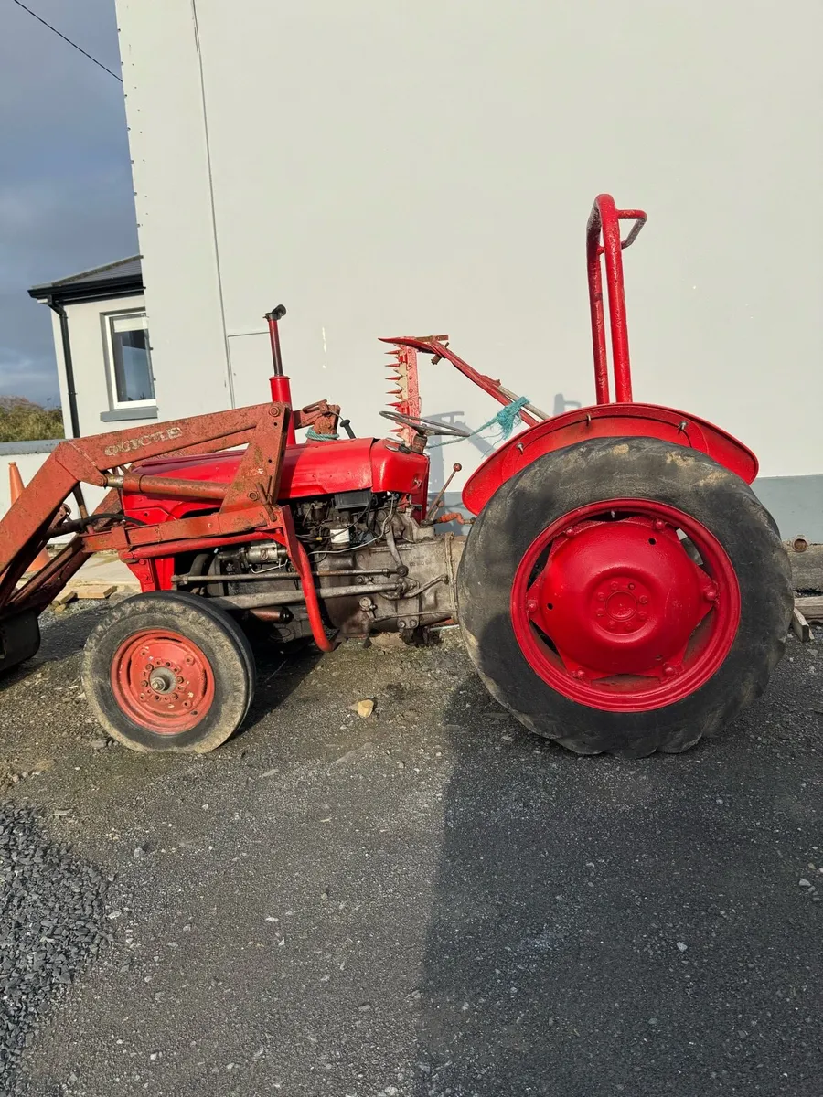 Vintage Tractor - Image 1