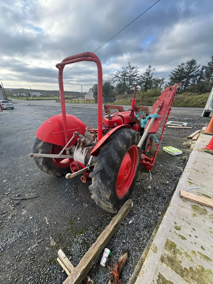Vintage Tractor - Image 3