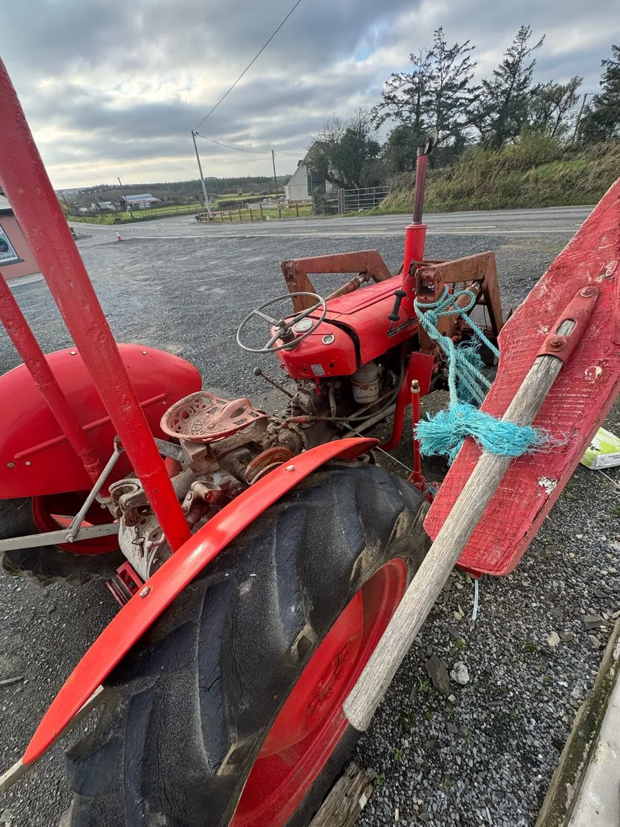 Vintage Tractor - Image 4