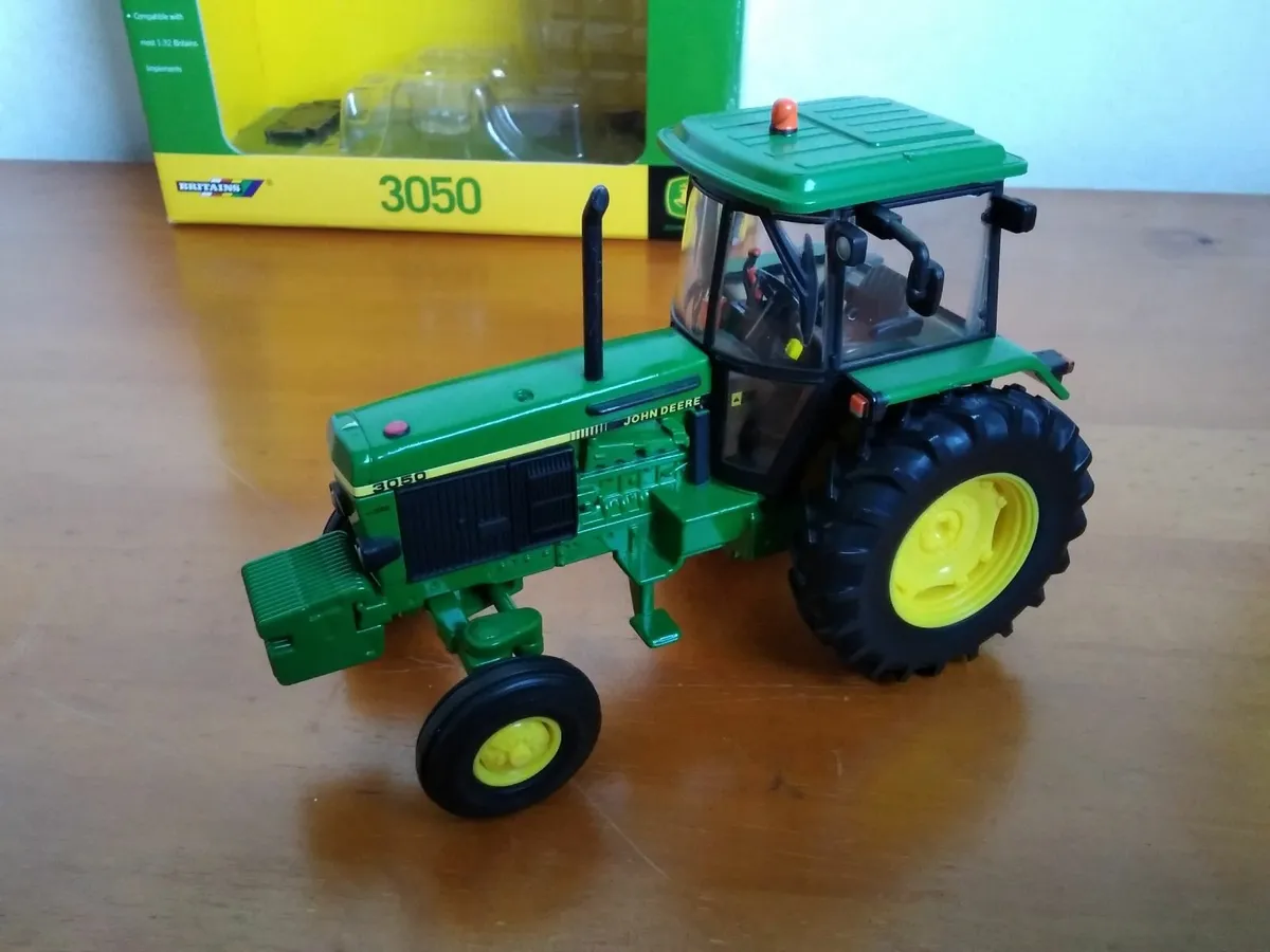 Massey ferguson 135, and other model tractors. - Image 2