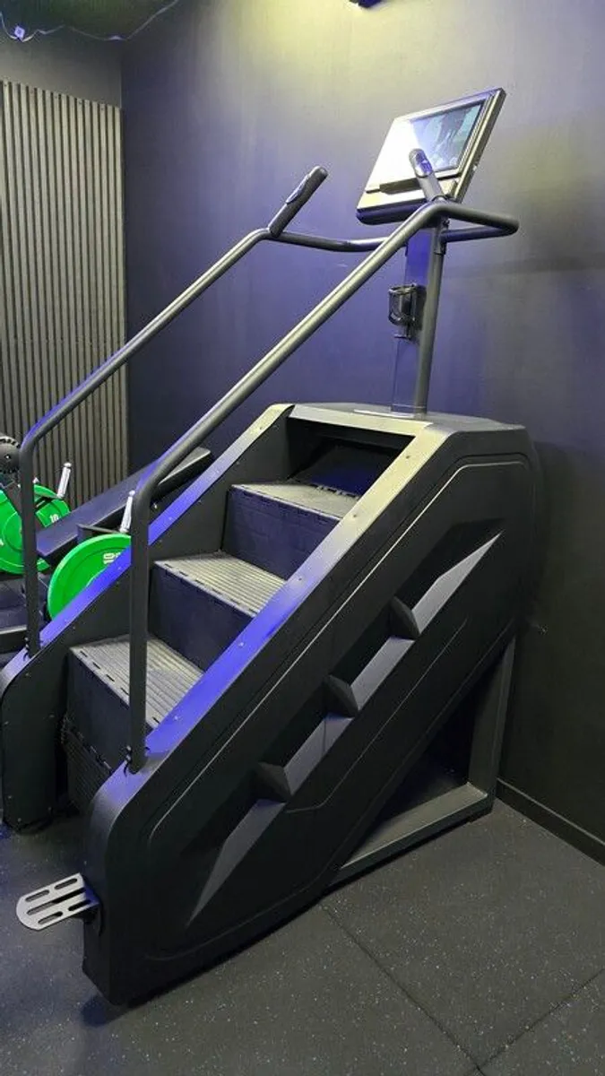 Commercial Stair Master 14" LED Screen - Image 1