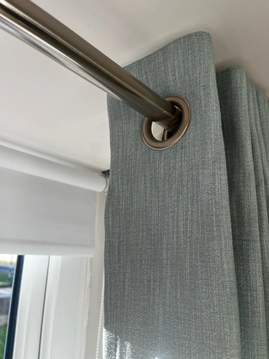 Curtains - 2 lined sets, 1 door curtain & 1 Roman - Image 4