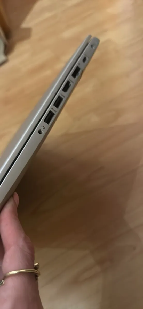 HP probook 10th gen 15.6 screen FHD 256 SSD 16 Ram - Image 2