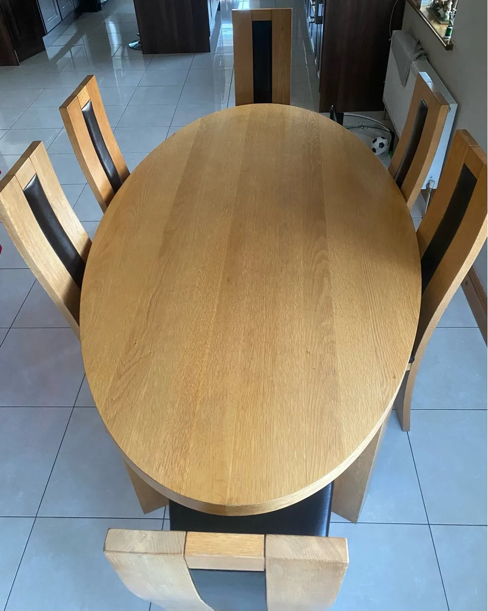Table & 6 chairs - Image 1