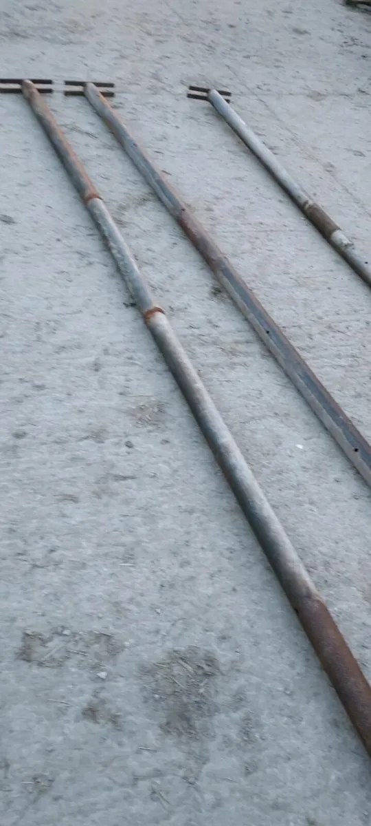 Cow cubicles and barriers - Image 2