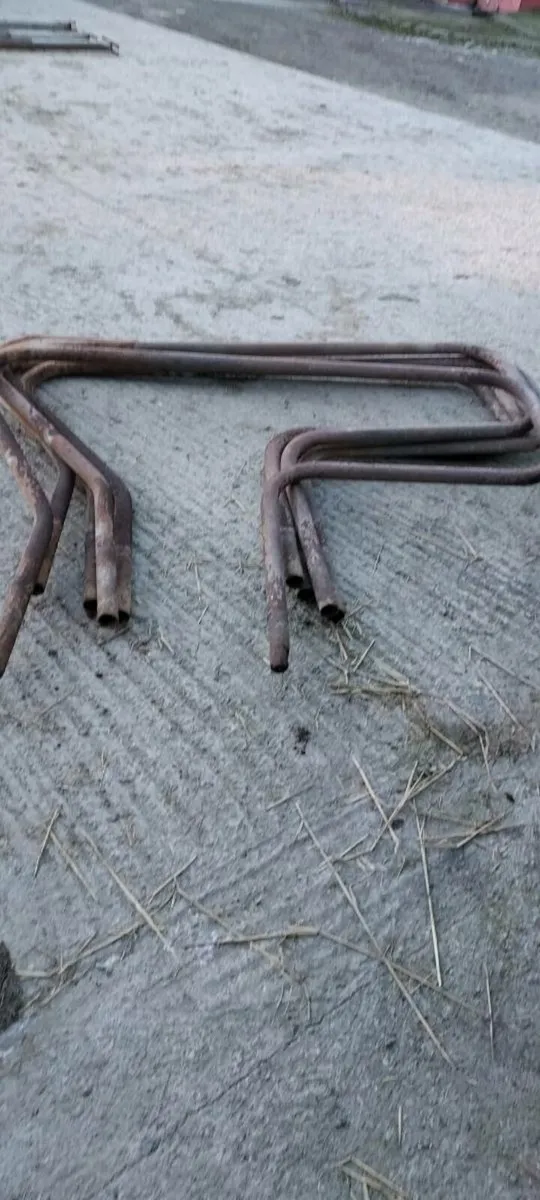 Cow cubicles and barriers - Image 3