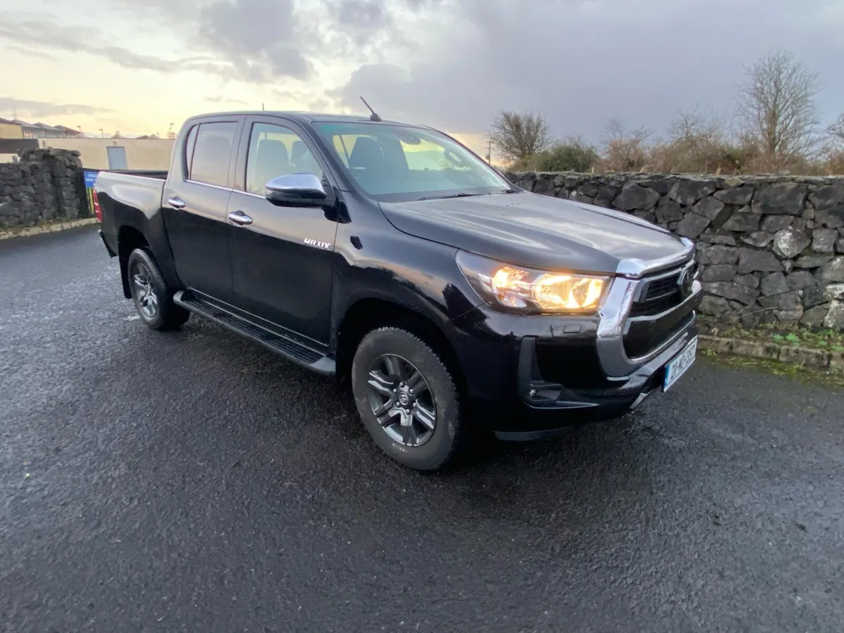 Toyota Hilux 2021 2.8 SR5 - Image 1